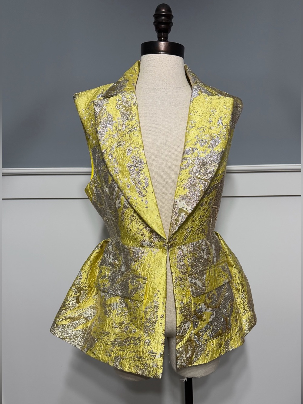 NAOMI BLAZER VEST IN BROCADE